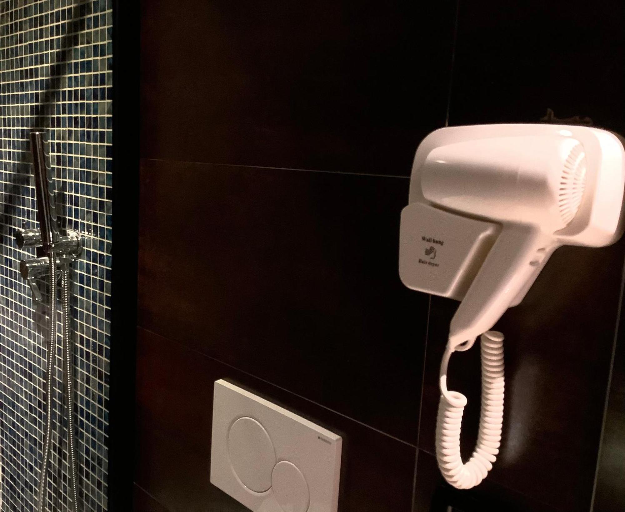 Imperium Vittorio Central Guesthouse - 4 Bdr, City Center, 100Mt To Train Station, Pvt Bathrooms, A-C — Foto 2