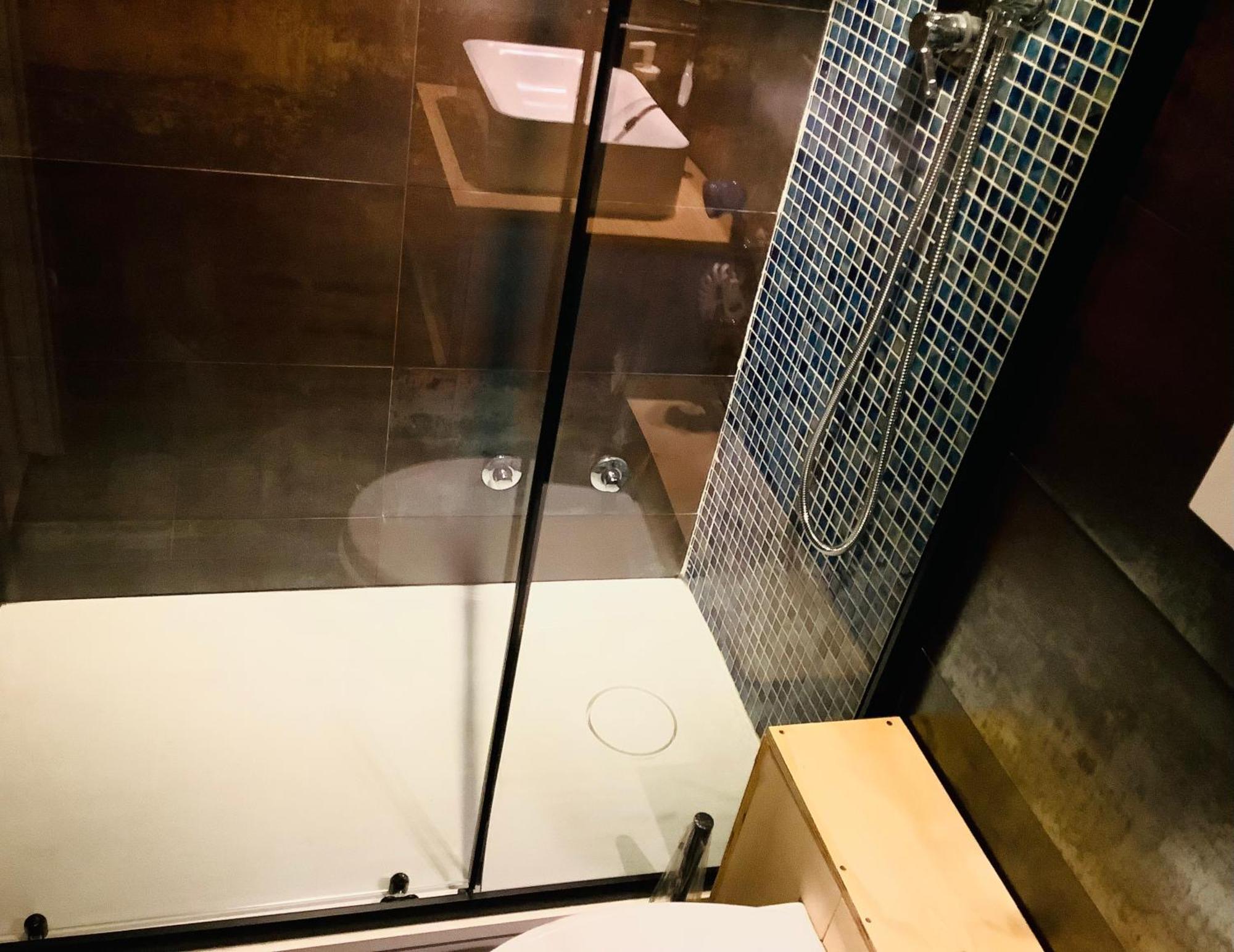 Imperium Vittorio Central Guesthouse - 4 Bdr, City Center, 100Mt To Train Station, Pvt Bathrooms, A-C — Foto 3